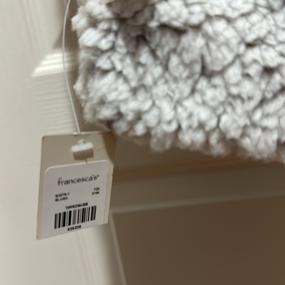 FRANCESCA’S Collection Sherpa Oversized Scarf NWT - Picture 3 of 5